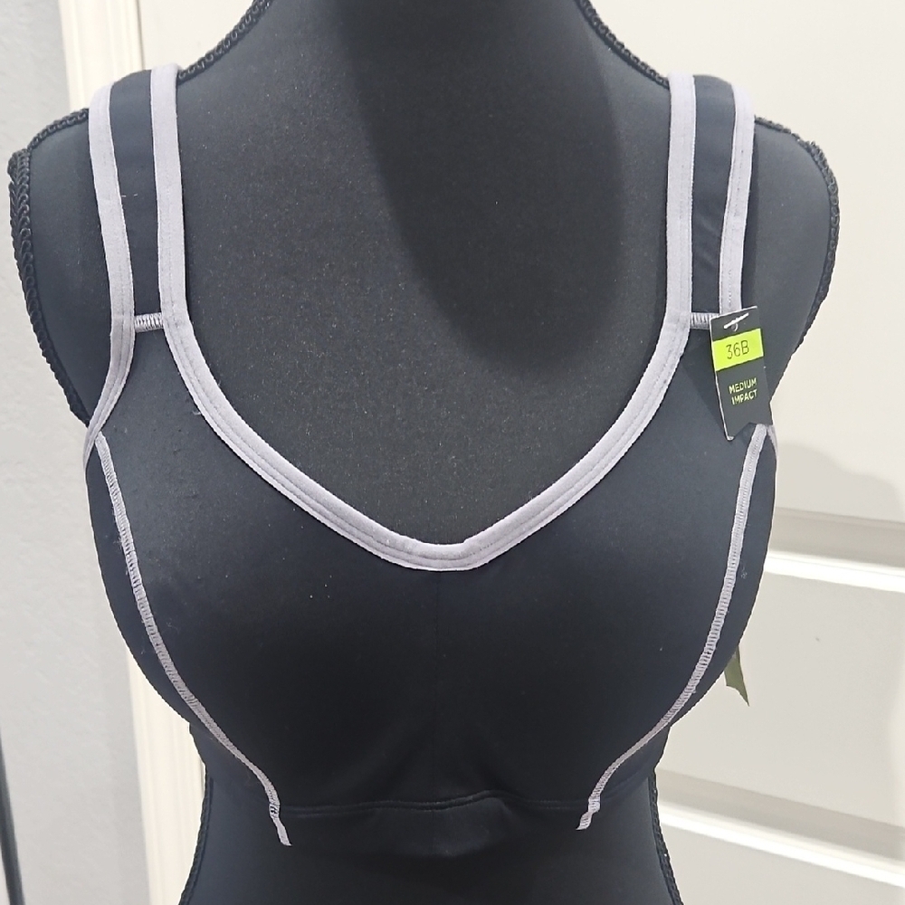 Seamless Black and Gray Sports Bra - Picture 8 of 8